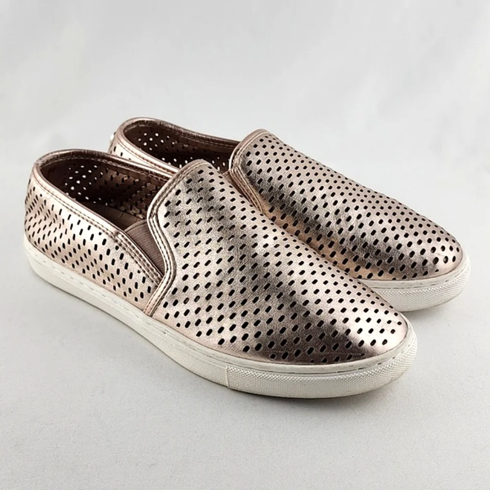 Steve Madden Women's Slip On Flat Shoes Perforated Rose Gold Size 9M - Picture 2 of 13